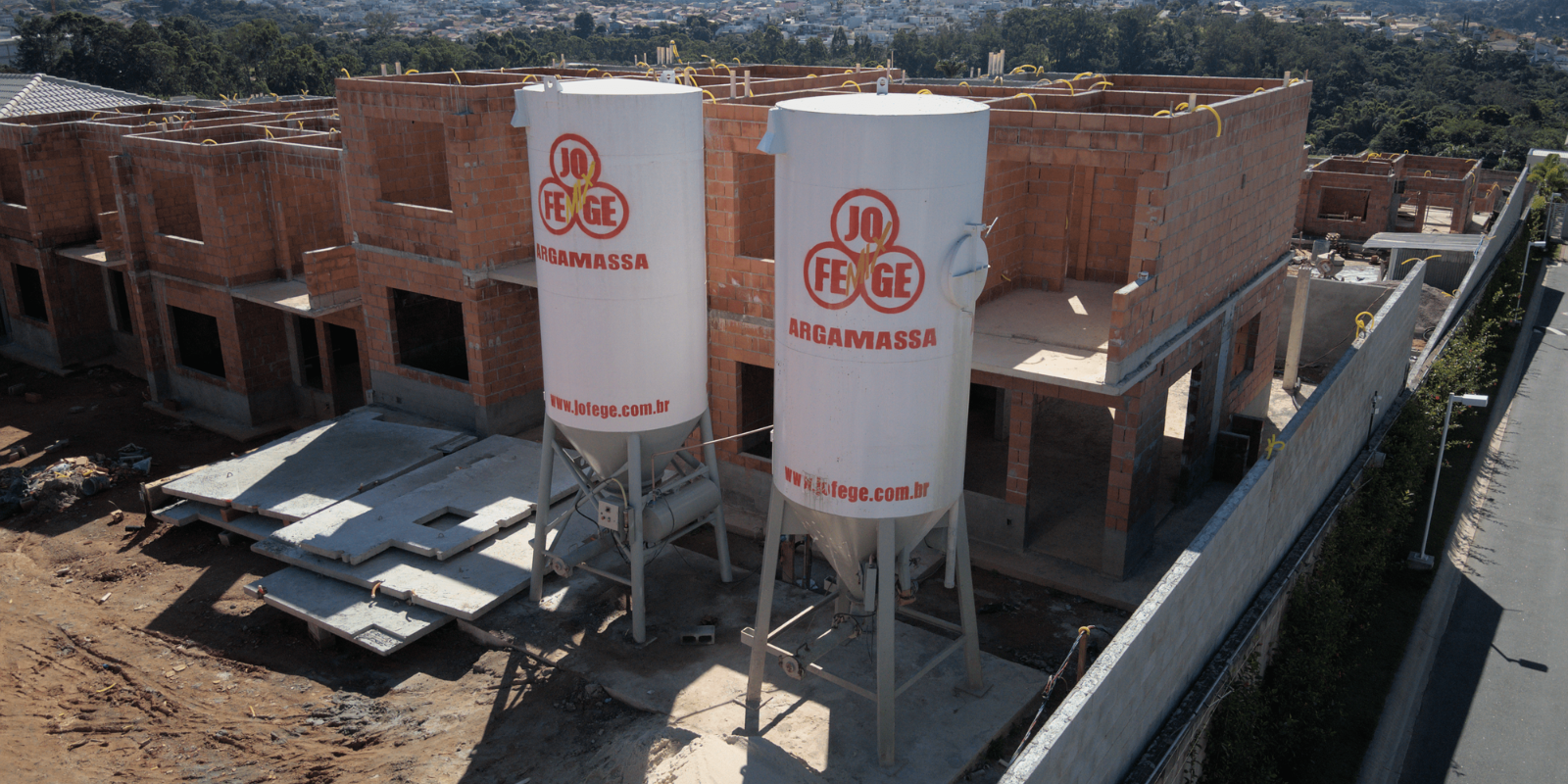 Silos: 3 motivos para você optar pela argamassa a granel